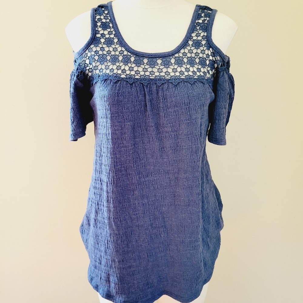 99 Jane Street cold shoulder blouse size small
